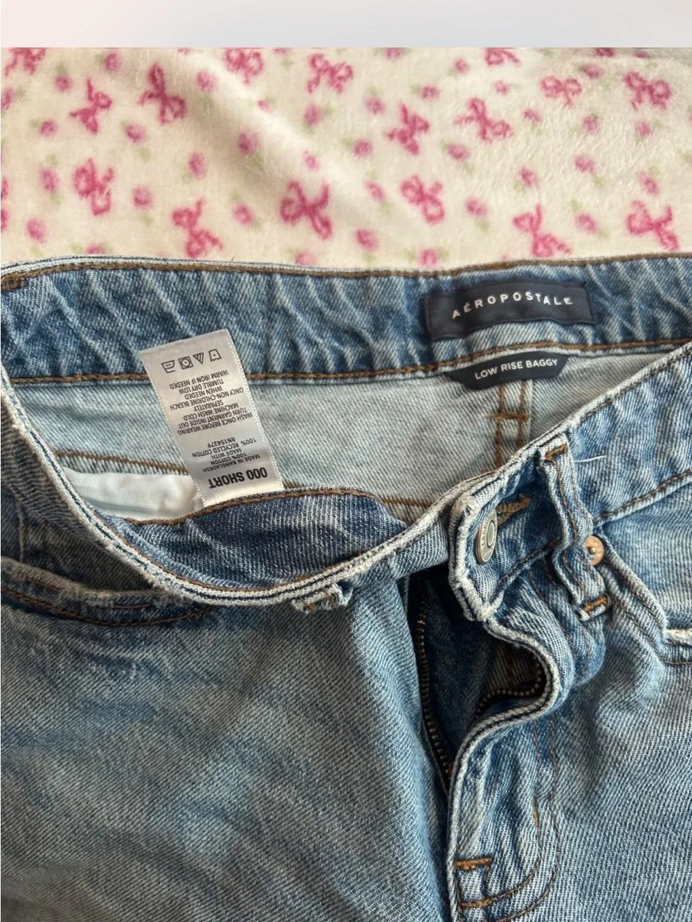 Aeropostale Women's Light Blue Distressed Boyfriend Jeans
